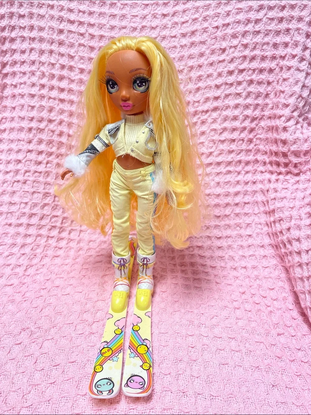 Rainbow High -  Sunny Madison Doll, Long Yellow blonde Hair yellow clothing